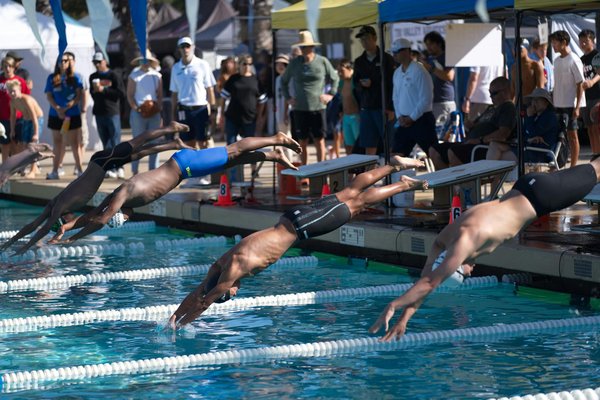 What are the best techniques for managing anxiety before a major swimming competition?